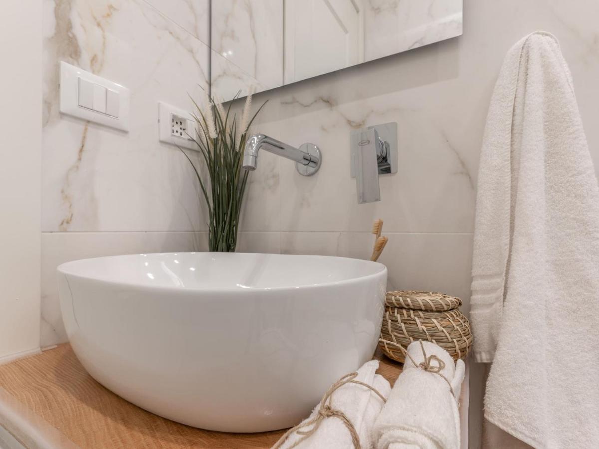 The Best Rent - Gorgeous One-Bedroom Apartment In Ticinese Milánó Kültér fotó